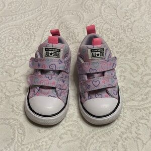 Converse Size 7 Toddler Girls/Kids' Pastel Purple Heart Velcro Sneakers
